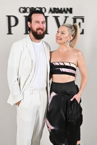 Danny, Kate Hudson's fiancé helps fight wildfires 012